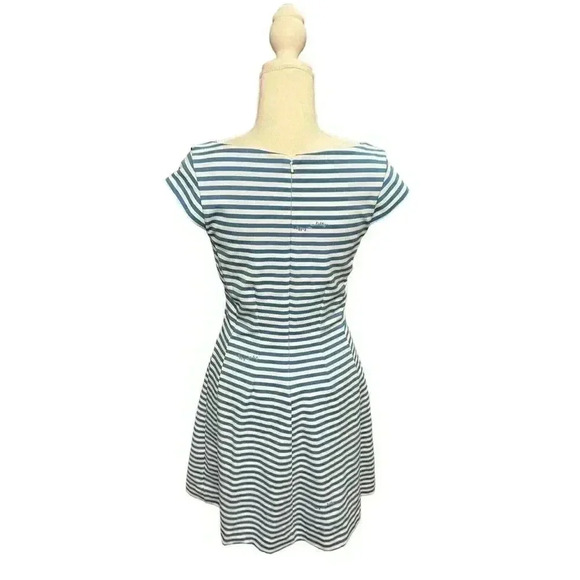 Lilly Pulitzer Briella Dress Blue Chin Chin Striped Flared Size Medium - Picture 4 of 9